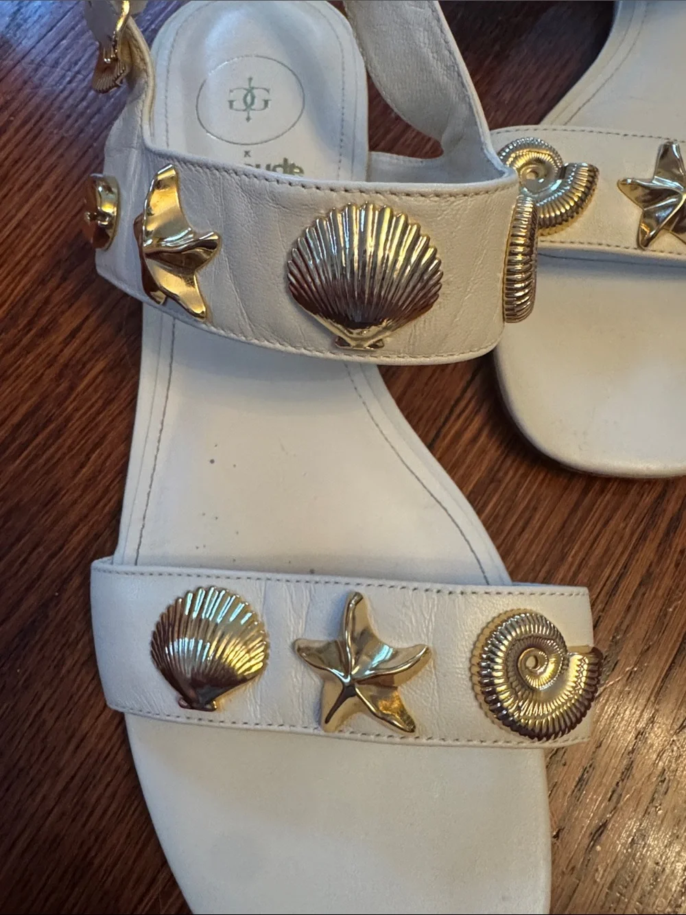 Larroude White women’s Sandals with Gold Shell & Star Accents - Picture 3 of 4